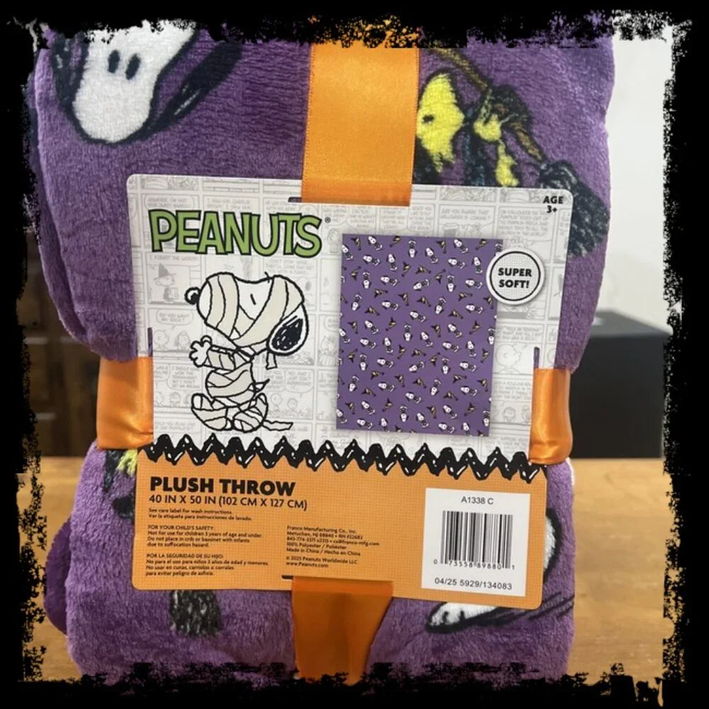 Peanuts Spooky Snoopy Pillow & 40